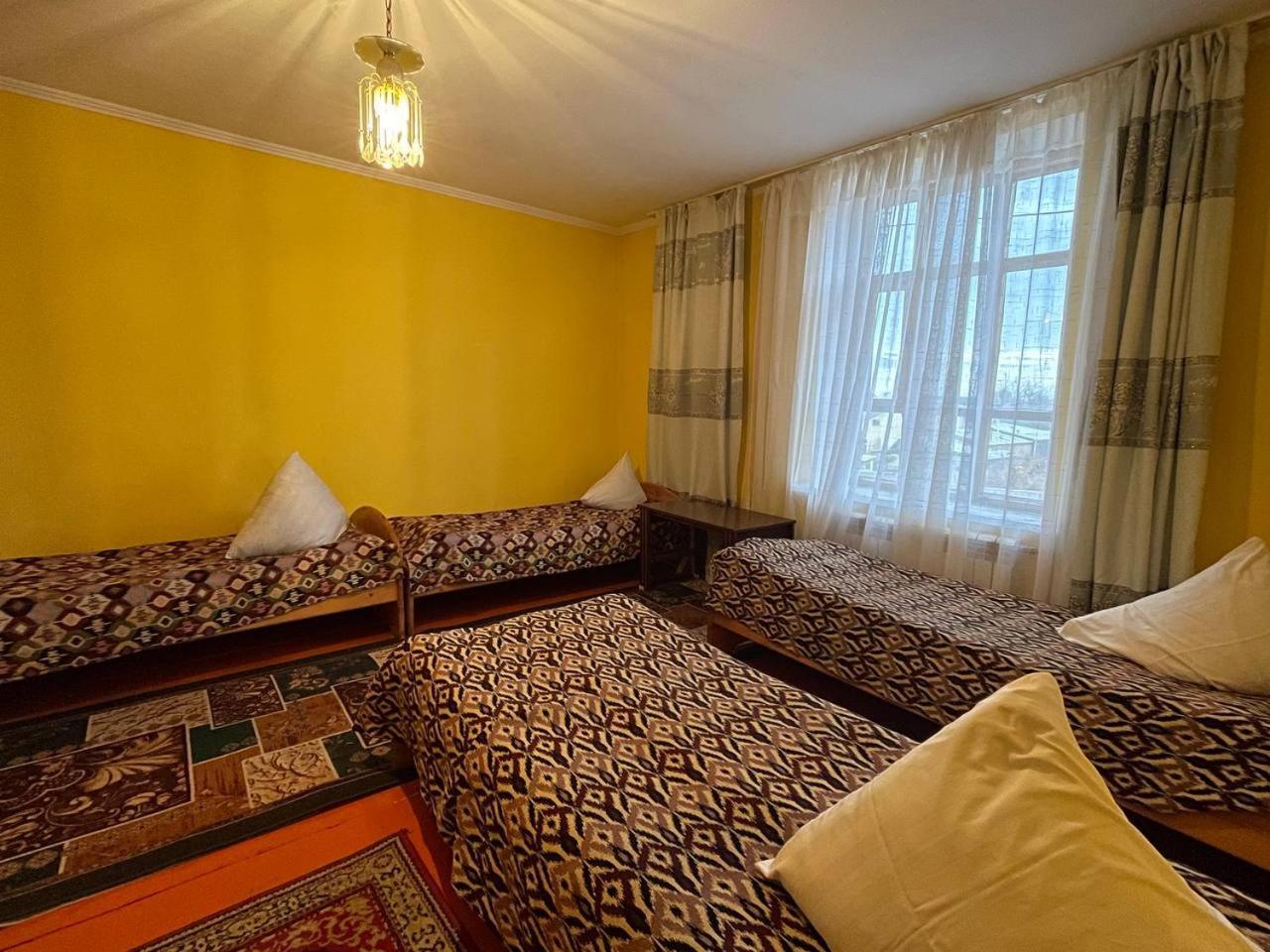 Otel Issyk-Kul Karakol Esterno foto