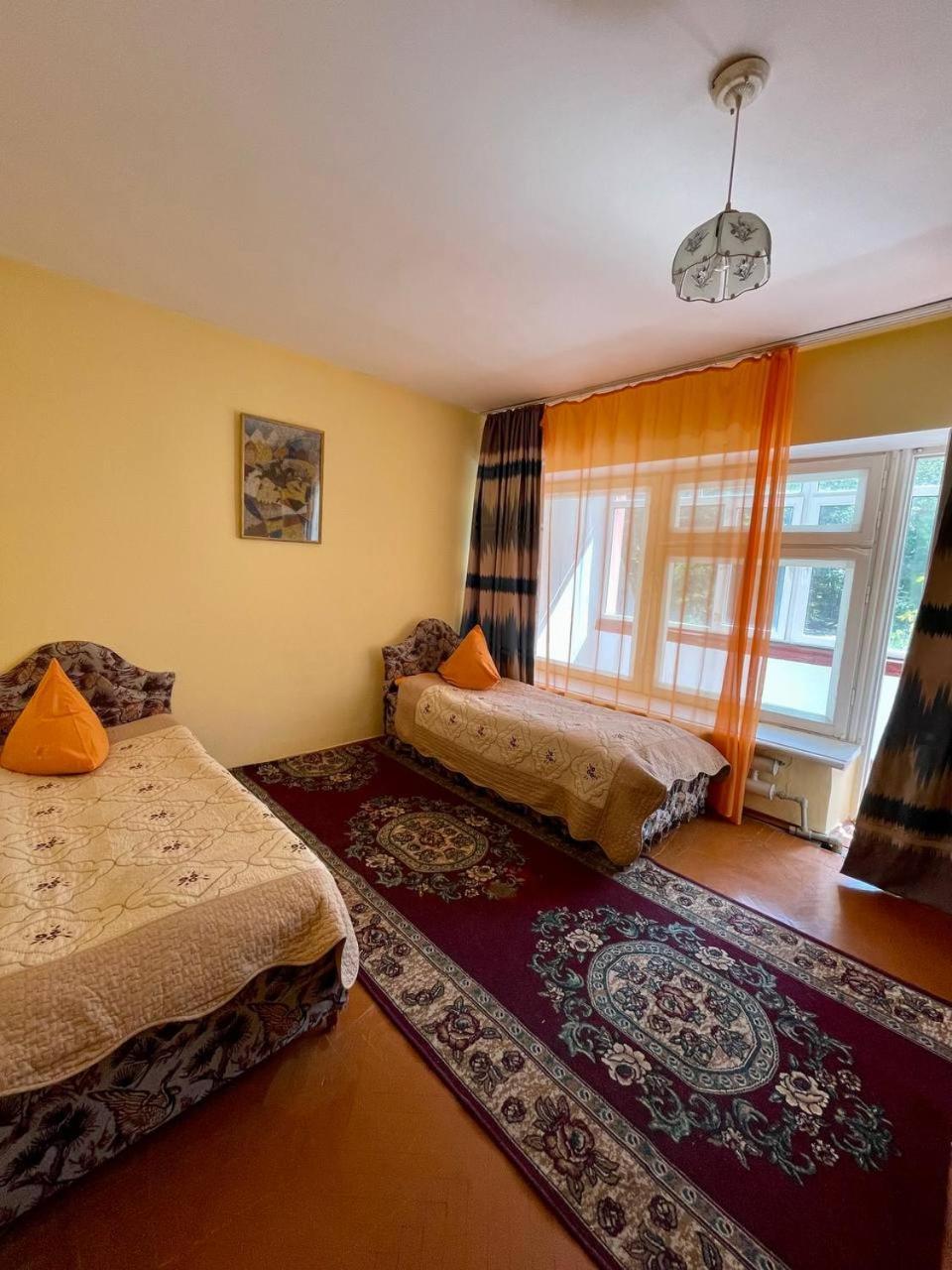 Otel Issyk-Kul Karakol Esterno foto