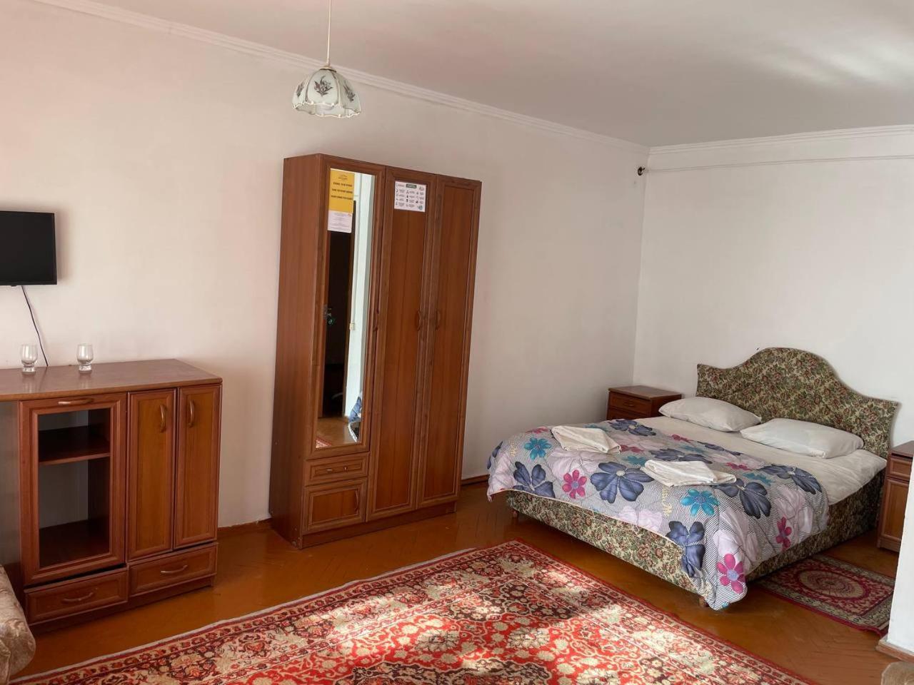 Otel Issyk-Kul Karakol Esterno foto