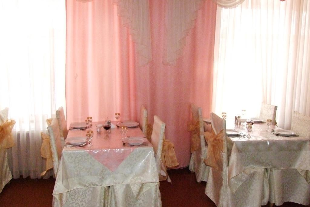 Otel Issyk-Kul Karakol Esterno foto