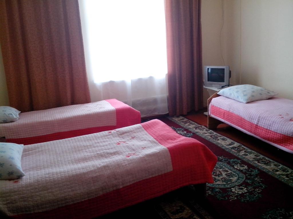 Otel Issyk-Kul Karakol Esterno foto