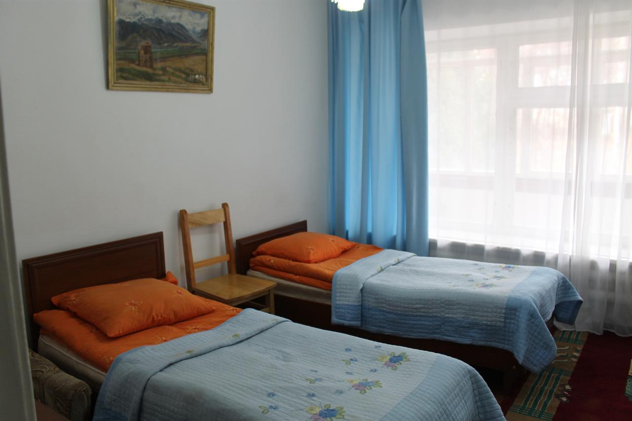 Otel Issyk-Kul Karakol Esterno foto