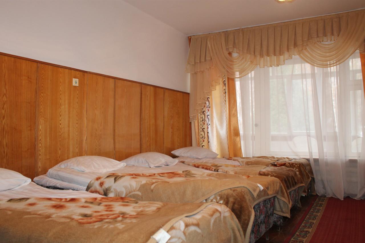 Otel Issyk-Kul Karakol Esterno foto