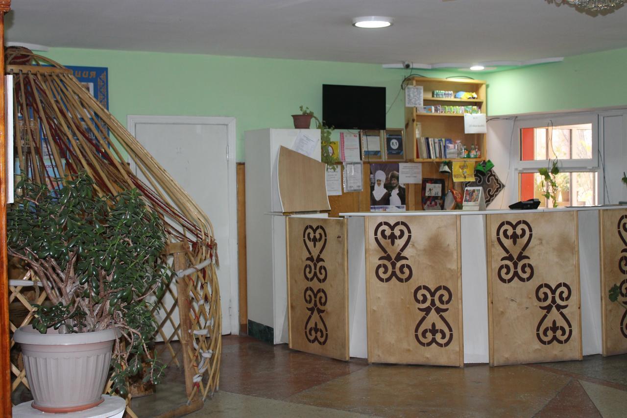 Otel Issyk-Kul Karakol Esterno foto