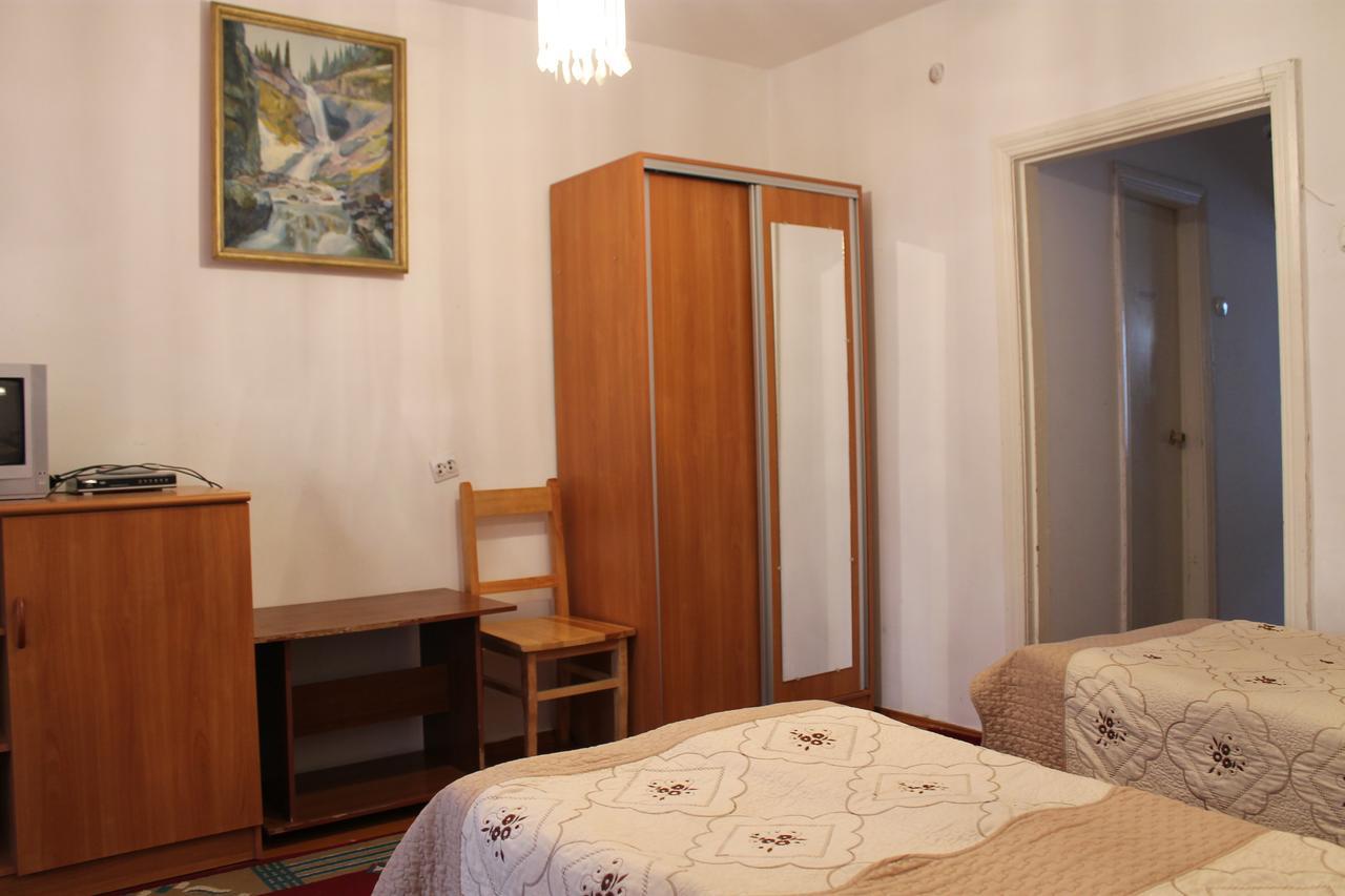 Otel Issyk-Kul Karakol Esterno foto